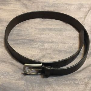 Men chocolate brown leather GAP belt, 36. Brushed nickel buckle. Some scratches.